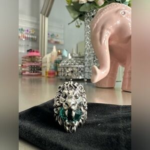 Gucci Metal Crystal Lion Head Ring Emerald Aged Silver